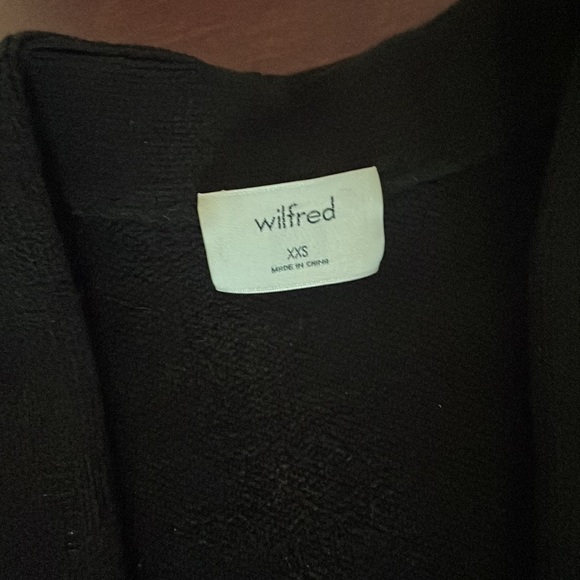 Wilfred oversized crop sleeve cardigan from Aritzia - Picture 3 of 6